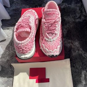 ❌SOLD❌NIB AUTHENTIC Crochet Low Top Sneaker
VALENTINO GARAVANI Size 8